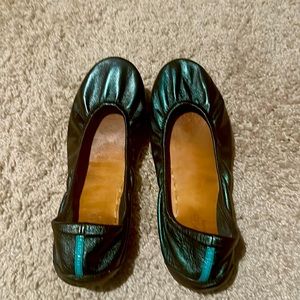 Custom black-based color changing Tieks